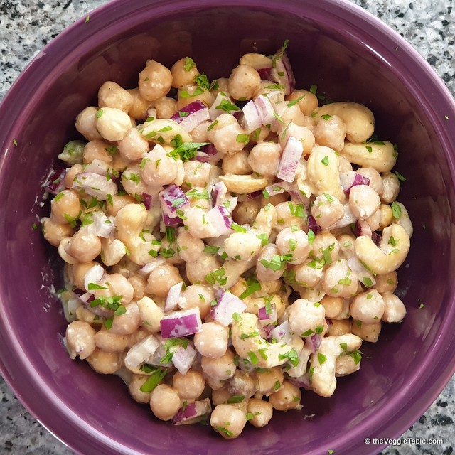 Chickpea Salad with Gingered Yogurt Ⓥ