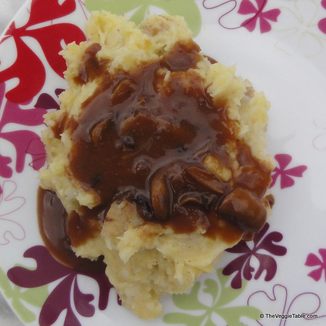 Mushroom-Miso Gravy Ⓥ