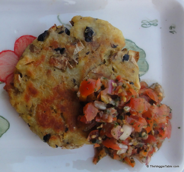 Potato-Olive Cakes Ⓥ
