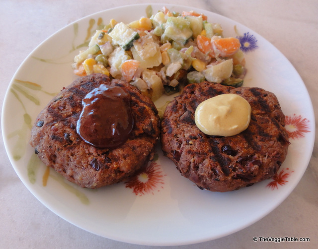 Bean-Seitan Burgers Ⓥ