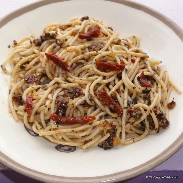 Sun-Dried Tomato Pesto Ⓥ