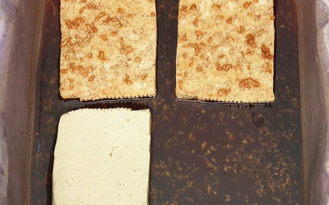 Marinating tofu