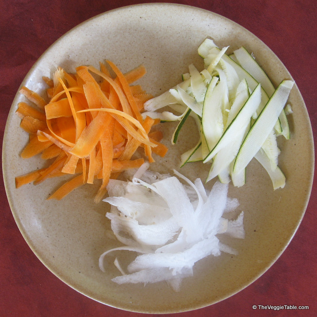 Raw Vegetable Noodles Ⓥ