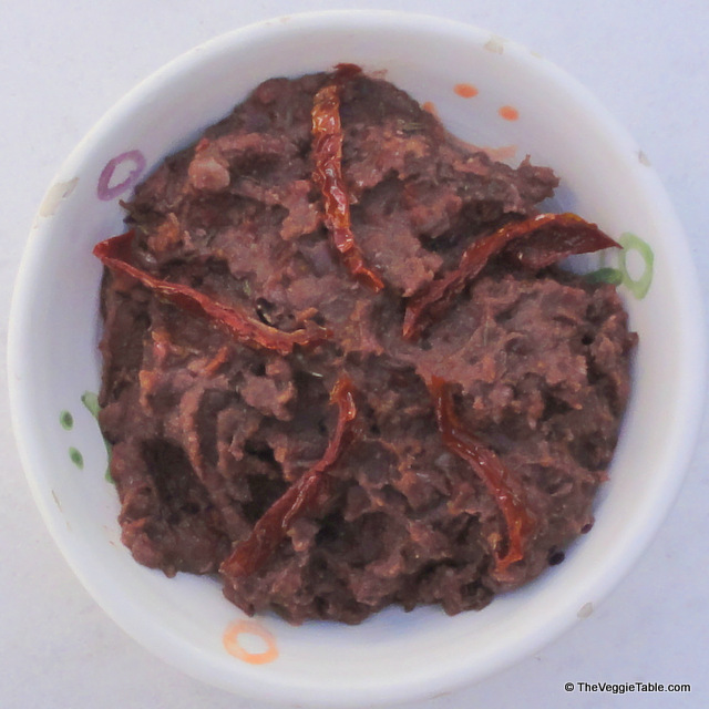 Black bean and sun-dried tomato dip