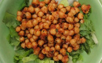 Chickpea and sun-dried tomato salad