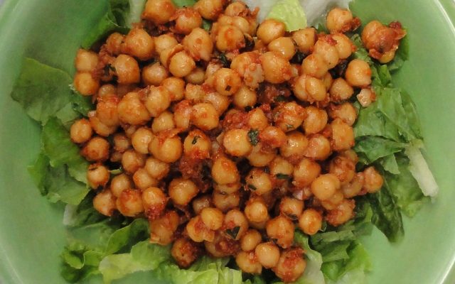 Chickpea and sun-dried tomato salad