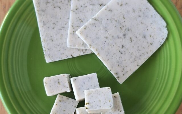 Vegan dill havarti