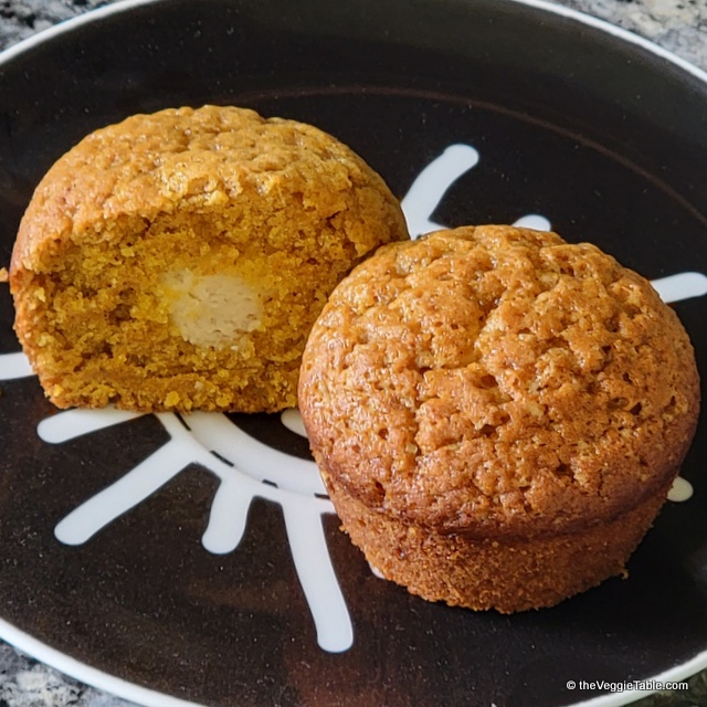 Pumpkin Cream Cheese Muffins Ⓥ