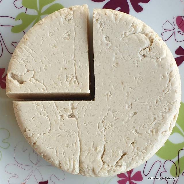 Vegan smoked gouda