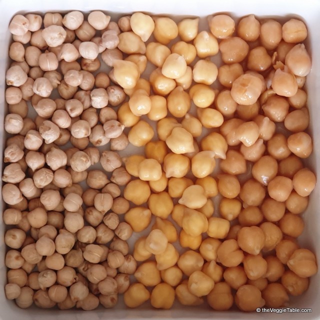 Soaked and cooked chickpeas